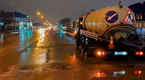 Ликвидация локальных подтоплений в Краснодаре. Фото пресс-службы администрации Краснодара