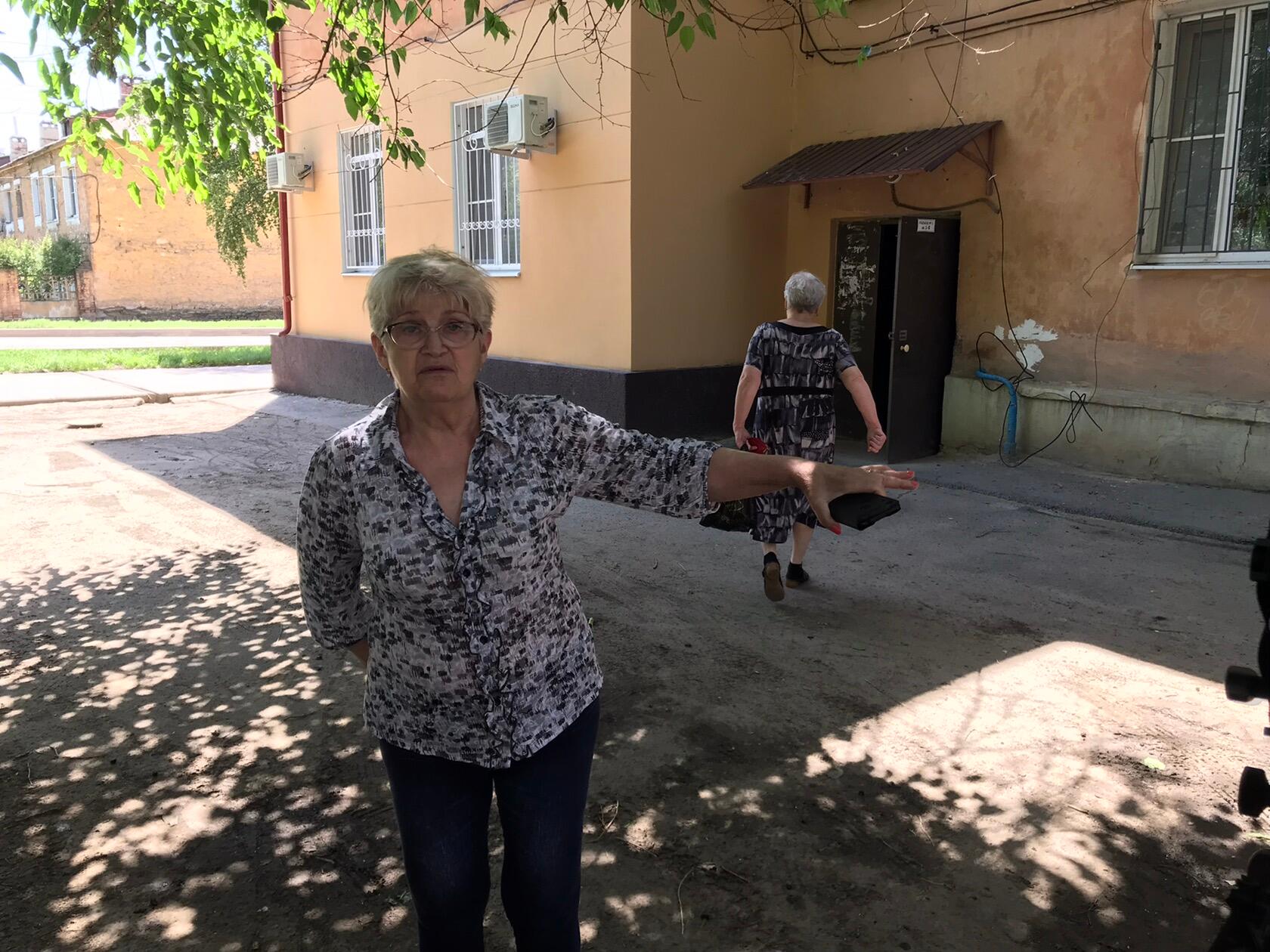 Участница схода в Красном Сулине 19 июня 2021 года. Фото Вячеслава Прудникова для "Кавказского узла"