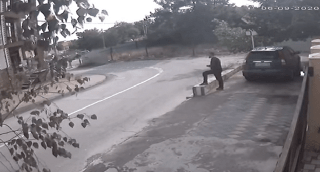 Место похищения Салмана Тепсуркаева в Геленджике. Кадр видео "Комитет против пыток"
www.youtube.com/watch?v=fmb23qGBwzY