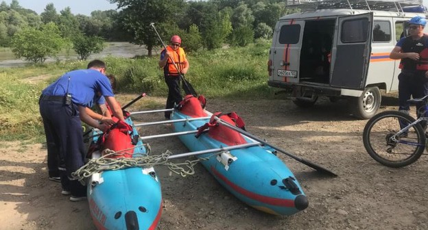 Поиски ребенка пропавшего на реке Кубань, Фото пресс-службы ГУ МЧС России по Краснодарскому краю

