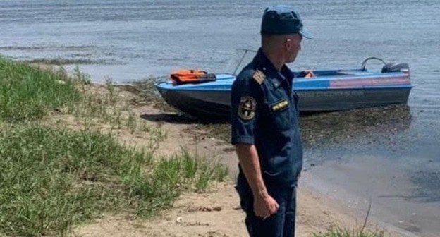 Поиски утонувшей девочки в  реке Бахтемир в Астрахани фото: ГУ МЧС России по Астраханской области
