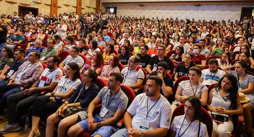 Участники конференции Tech week Artsakh 2021 в Степанакерте. Фото:  страница госминистра Нагорного Карабаха Артака Бегларяна https://www.facebook.com/artak.beglaryan/posts/4380299512008252