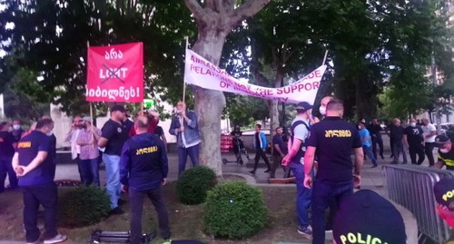 Противники ЛГБТ на акции в Тбилиси, фото Беслана Кмузова для "Кавказского узла"