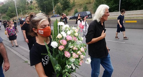 Журналисты и жители Тбилиси почтили память Лексо Лашкаравы. 13 июля 2021 года. Фото Беслана Кмузова для "Кавказского узла"