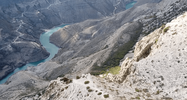 Сулакский каньон. Кадр видео Интересные путешествия / YouTube 
www.youtube.com/watch?v=jgCkJMjt1yc