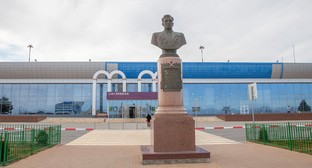 Аэропорт Махачкалы. Фото Шамиль Магомедов https://ru.wikipedia.org/wiki/Уйташ_(аэропорт)#/media/Файл:Makhacklala_airport1.jpg Аэропорт Махачкалы. Фото Шамиль Магомедов https://ru.wikipedia.org/wiki/Уйташ_(аэропорт)#/media/Файл:Makhacklala_airport1.jpg