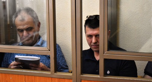 Вилен Аванесов и Александр Парков в зале суда. Фото Константина Волгина для "Кавказского узла"
