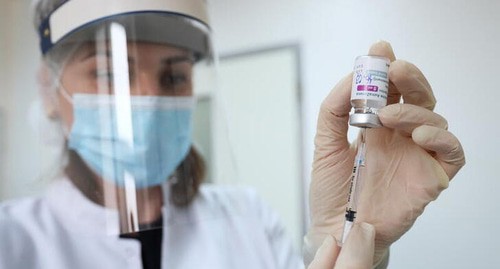 Вакцинация в госпитале Тбилиси. Фото  REUTERS/Irakli Gedenidze