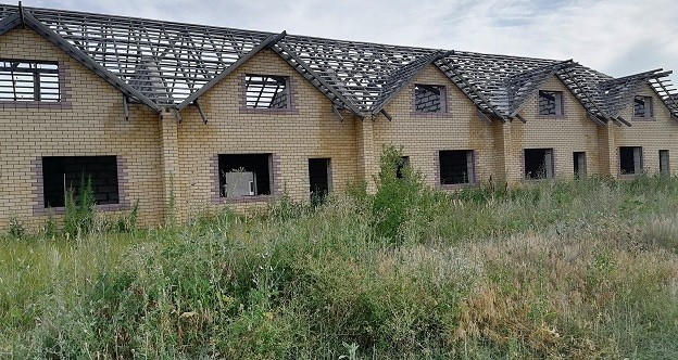 Недостроенные дома в поселке Белая дача. Фото Татьяны Филимоновой для "Кавказского узла".