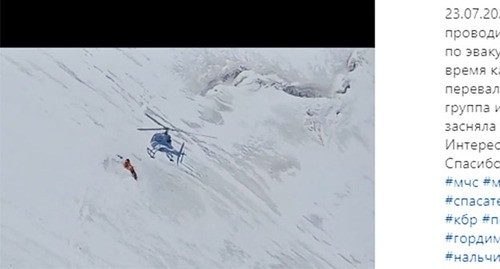 Спасатели эвакуировали с ледника Шаурту в Чегемском районе Кабардино-Балкарии туристов. https://www.instagram.com/p/CSG51isHysl/