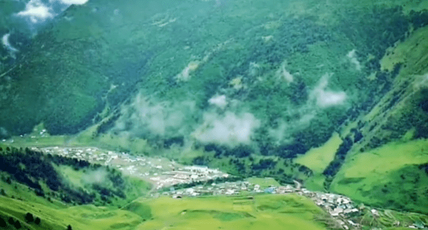 Село Гутатли в Цунтинском районе Дагестана. Стоп-кадр видео https://www.youtube.com/watch?v=uNxngkxD1kM