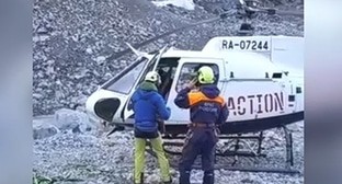 Спасатели эвакуировали тело погибшего в горах Кабардино-Балкарии альпиниста 