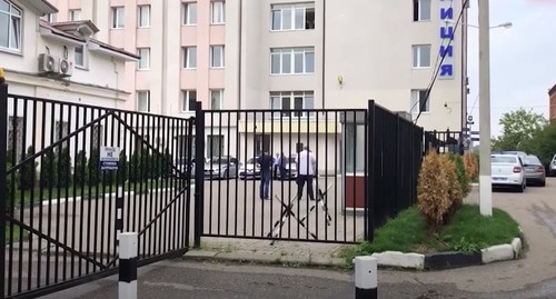 Отделение полиции в Истре. Кадр видео
"Телеканал 360" https://www.youtube.com/watch?v=VkwXjqPTyeU Отделение полиции в Истре. Кадр видео
"Телеканал 360" https://www.youtube.com/watch?v=VkwXjqPTyeU