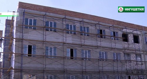 Строительство школы в Карабулаке. Кадр видео 
ingushetiya tv https://www.youtube.com/watch?v=gx4prpO906w