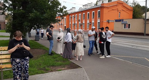 Активисты в день вынесения приговора Сайд-Мухаммаду Джумаеву. Фото:  Рустам Джалилов для "Кавказского узла"