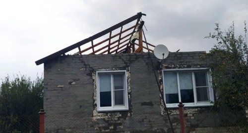 Разрушенная ветром крыша жилого дома в Волгоградской области. Фото: администрация Ольховского района Волгоградской области

