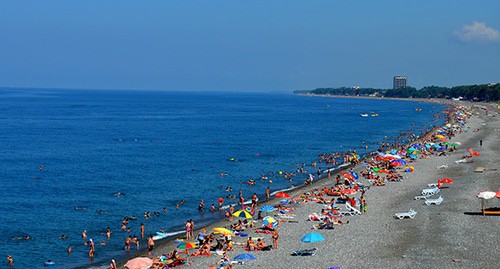 Пляж в Кобулети. Фото: MIKHEIL https://commons.wikimedia.org