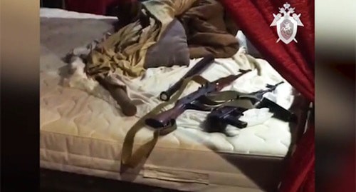 Оружие, найденное при обыске. Скриншот видео https://kuban.sledcom.ru/news/item/1604270/