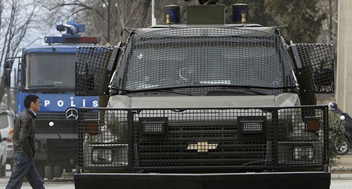 Полицейская машина. Фото: REUTERS/Давид Мдзинаришвили