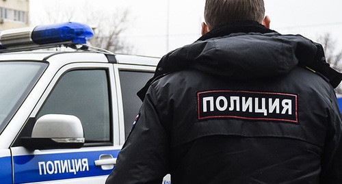 Сотрудник полиции. Фото Елены Синеок, "Юга.ру"