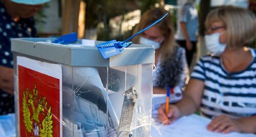 На избирательном участке, сентябрь 2020 года. Фото Елены Синеок, Юга.ру