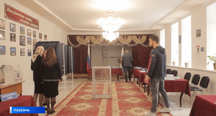 Избирательный участок в Назрани, подготовленный к выборам в сентябре 2021 года. Фото: Кадр видеосюжета ГТРК Ингушетия www.youtube.com/watch?v=ACrun5WDr1E