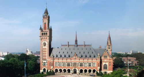 Дворец мира в Гааге, где находится резиденция Международного Суда. Фото International Court of Justice;   https://ru.wikipedia.org/wiki/Международный_суд_ООН#/media/Файл:International_Court_of_Justice.jpg