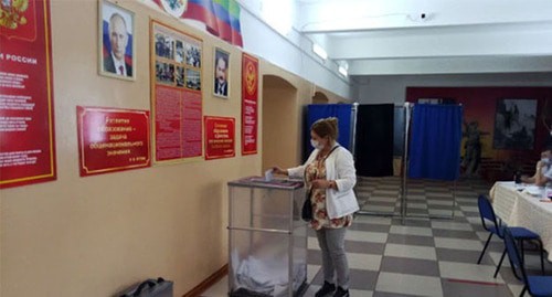 На избирательном участке в Махачкале. 17 сентября 2021 г. Фото Расула Магомедова для "Кавказского узла"
