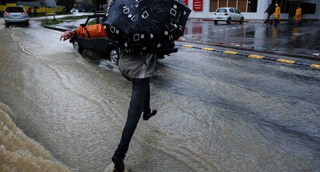 Ливень. Фото Нины Зотиной, Юга.ру
