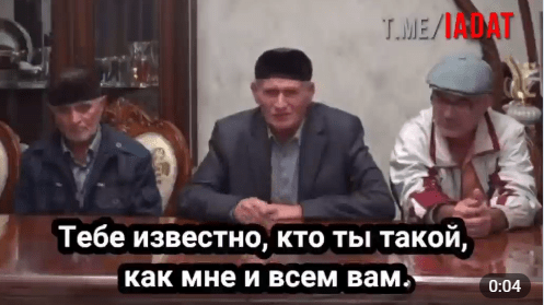 Стоп-кадр видео, где братья Ахмеда Закаева оскорбляют его. https://t.me/IADAT/8675