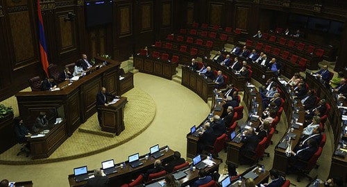 Заседание парламента Армении. Фото: REUTERS/Stringer