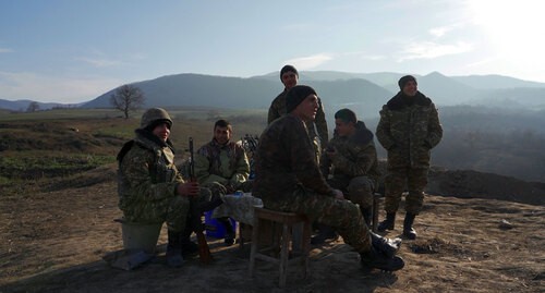 Cолдаты армянской армии  близ села Тагавард в районе Нагорного Карабаха, 11 января 2021 года. Фото  РЕЙТЕР/Артем Микрюков