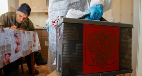 Голосование на дому во время парламентских выборов. Сентябрь 2021 г. Фото: RUETERS/Maxim Shemetov