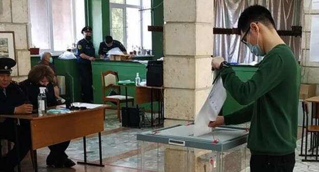 Голосование на выборах в Калмыкии. 19 сентября 2021 года. Фото Бадмы Бюрчиева для "Кавказского узла"