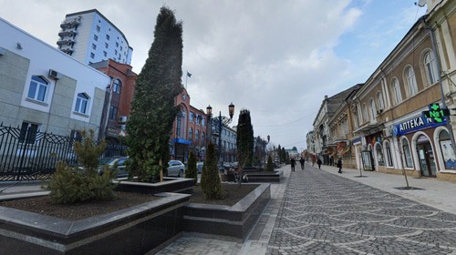 Улица Буйнакского в Махачкале. Фото Аль-Гимравий - https://commons.wikimedia.org/wiki/Category:Makhachkala#/media/File:Makhachkala_201803.jpg