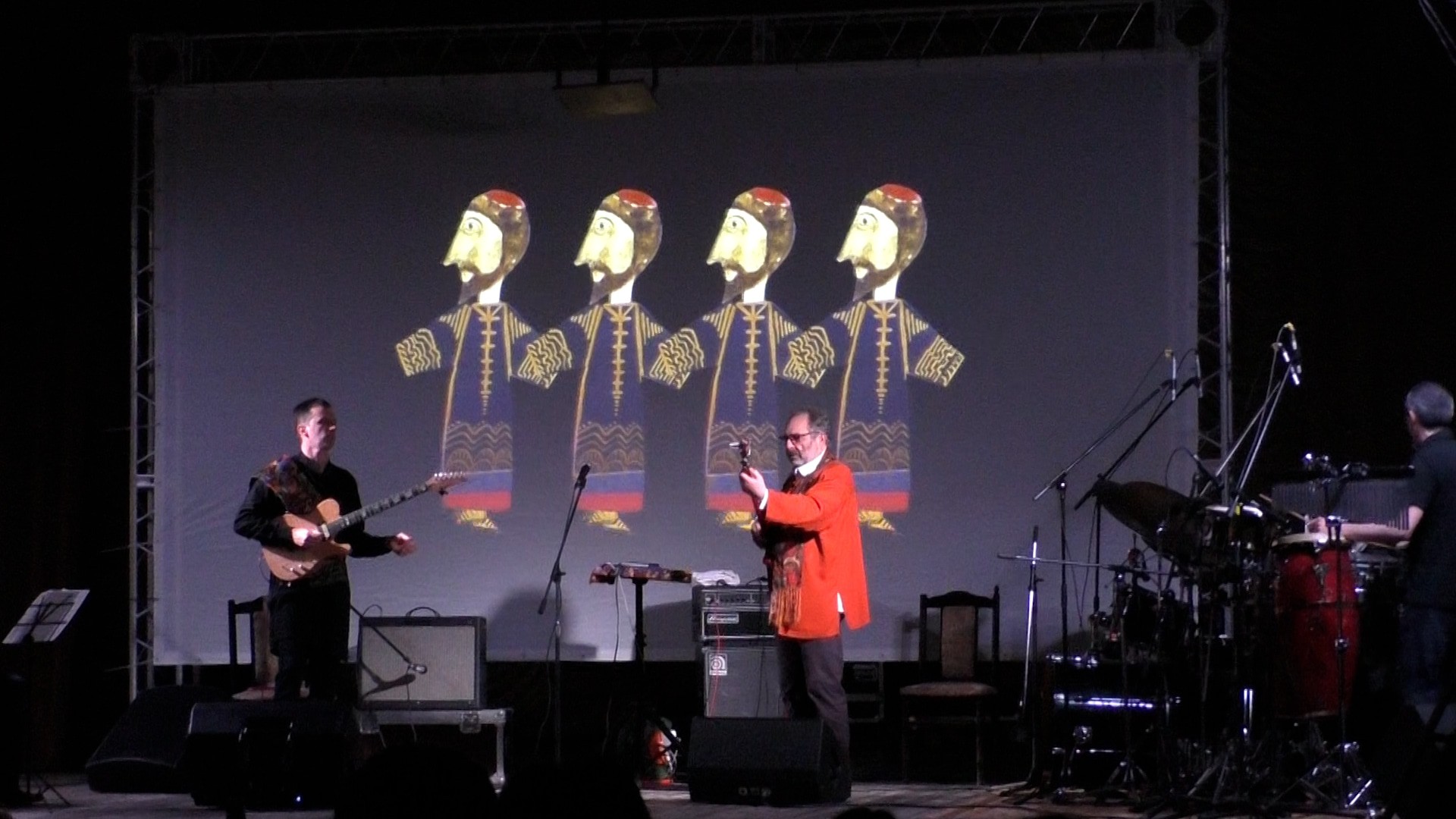 Выступление на фестивале в Дербенте. Скриншот с видео "Кавказского узла" https://www.youtube.com/watch?v=mkfYbe34mJQ