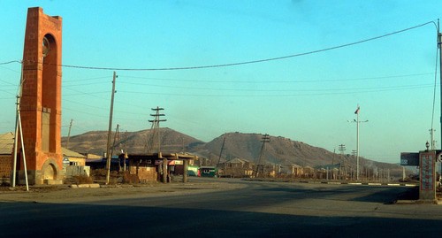 Въезд в  село Ерасх Араратской области Армени. Фото Armineaghayan -  https://ru.wikipedia.org/wiki/Ерасх 
