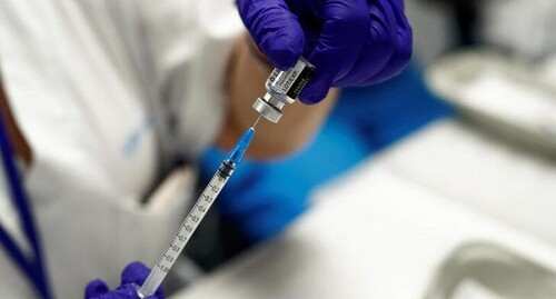 Вакцина от COVID-19/ Фото REUTERS/Javier Barbancho