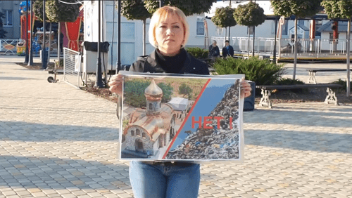 Одиночный пикет против строительства мусоросортировочного комплекса в Тимашевском районе. 11 октября 2021 года. Скриншот с видео https://www.youtube.com/watch?v=zD2cr5jzwn8