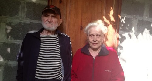 84-летние супруги Фурсовы в своем домовладении по пер.Черкесскому 13. Фото Светланы Кравченко для "Кавказского узла"