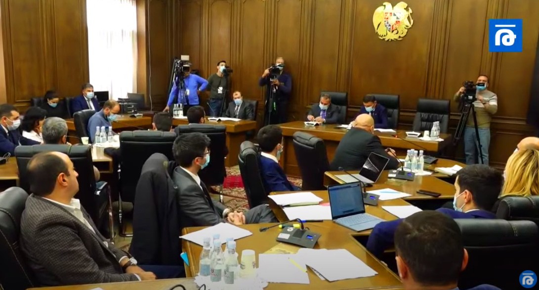 В НС обсуждается закон «О рекламе» с представителями медиа-сферы. Кадр видео https://www.youtube.com/watch?v=GSSo2-JSZzc