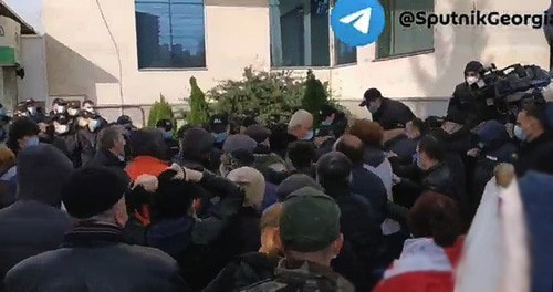 Задержание сторонников Саакашвили в Тбилиси. Кадр видео Спутник Грузия  https://web.telegram.org/z/#-1404451300
