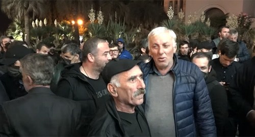Митинг в Сухуме. 4 ноября 2021 г. Скриншот видео "Sputnik Абхазия" https://www.youtube.com/watch?v=_HjQ_jv3UK4