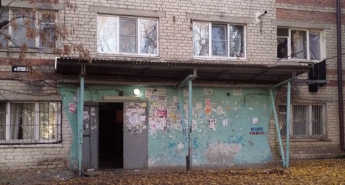 Здание бывшего общежития в Черкесске. Фото Людмила Маратова для "Кавказского узла"