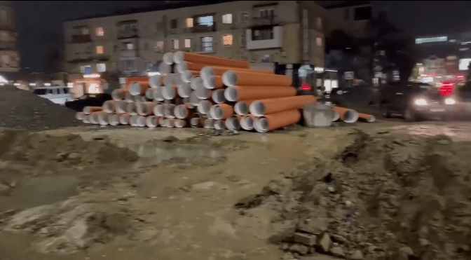 Реконструкция улицы Коркмасова в Махачкале. Ноябрь 2021 года. Стоп-кадр видео https://www.instagram.com/p/CWwFrU7D7cY/