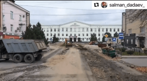 Реконструкция улицы Коркмасова в Махачкале. Ноябрь 2021 года. Стоп-кадр видео https://www.instagram.com/p/CWwFrU7D7cY/