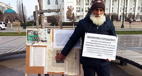Закарья Набиев объявил голодовку, чтобы добиться встречи с главой Дагестана. 30 ноября 2021 г. Фото Расула Магомедова для "Кавказского узла"