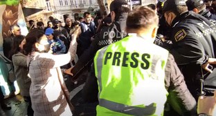 Задержание Тофига Ягублу. Скриншот видео "Кавказского узла" https://www.youtube.com/watch?v=hw0fCxk2BNA