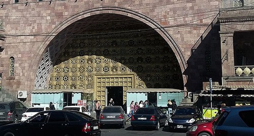 Центральный крытый рынок в Ереване. Фото: 23artashes https://ru.wikipedia.org/  