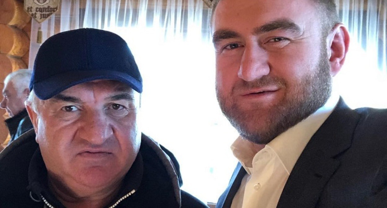 Рауль (слева) и Рауф Арашуковы. Скриншот с личной страницы в Instagram https://www.instagram.com/p/BsxVaPNH4gO/